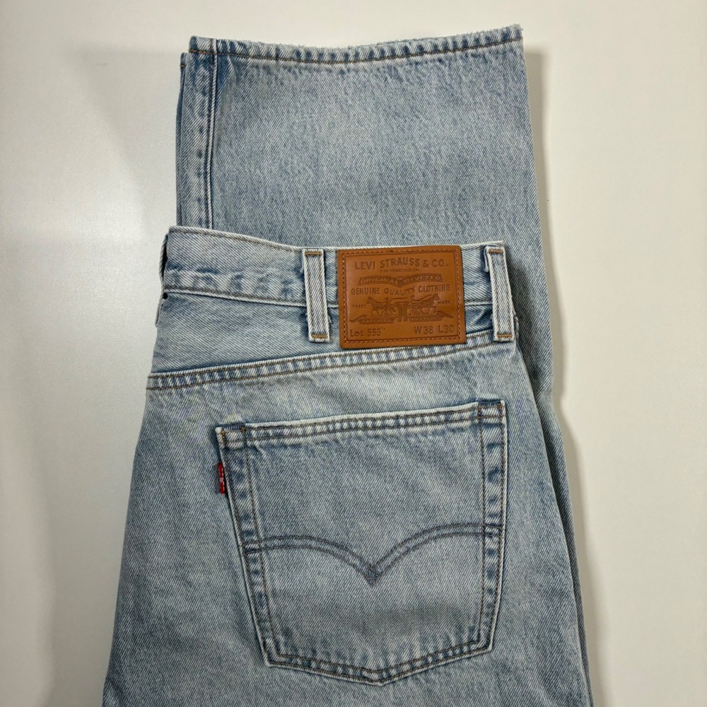 Levi's Premium 555 Jeans Mens 38x30 Light Wash Blue Relaxed Straight Fit